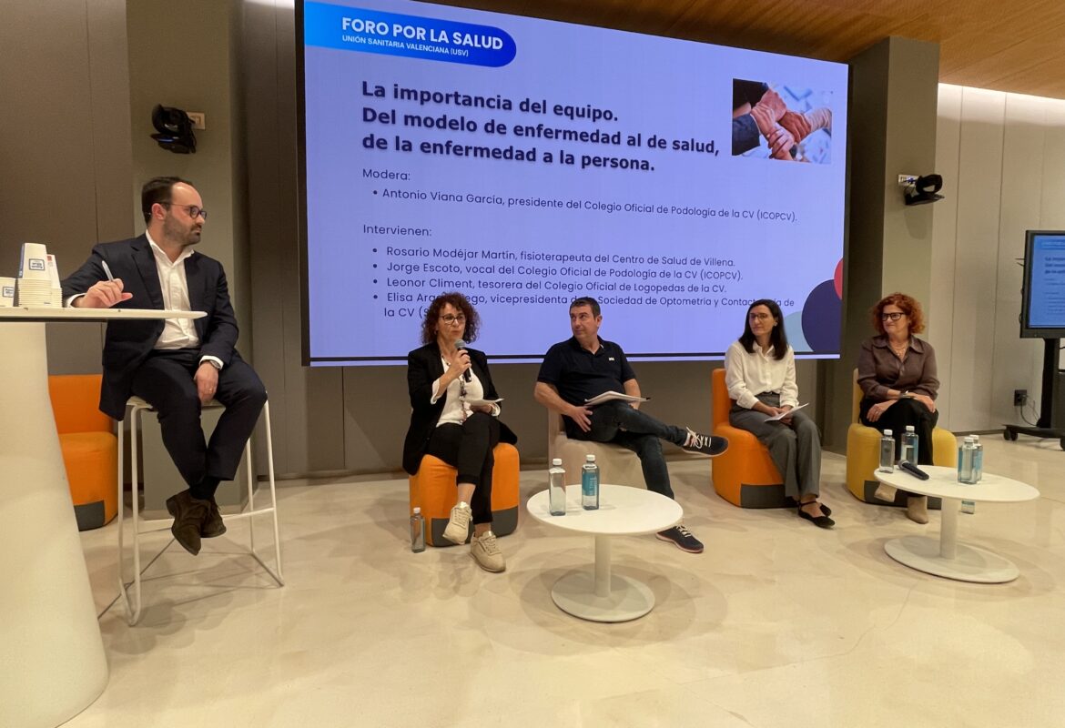 Mesa 3. La importancia del equipo. Del modelo de enfermedad al de salud, de la enfermedad a la persona. Foro por la Salud USV-25